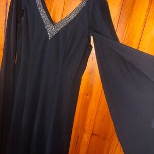 Chic Black Long Sleeve Dress with V-Neck